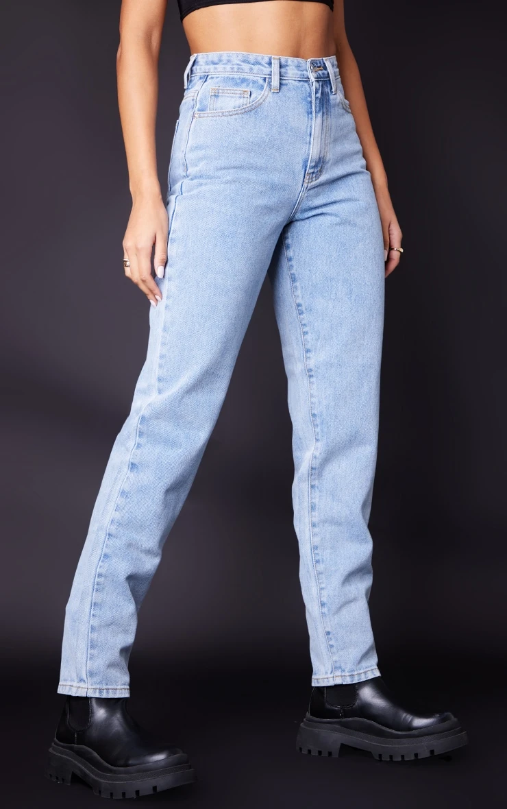 PRETTYLITTLETHING L32 Light Blue Wash Mom Jeans 3 PRETTYLITTLETHING L32 Light Blue Wash Mom Jeans - Image 3