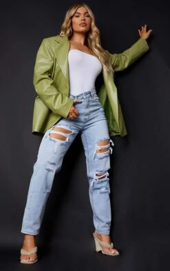 PRETTYLITTLETHING Light Wash Ripped Mom Jeans