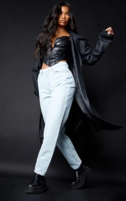 PRETTYLITTLETHING L30 Light Wash Mom Jeans