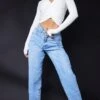 PRETTYLITTLETHING L30 Light Blue Wash Boyfriend Jeans