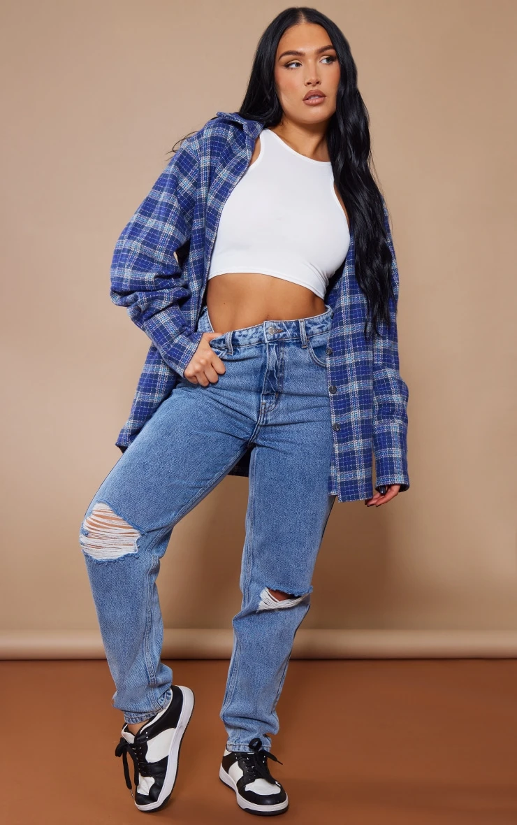 PRETTYLITTLETHING Mid Blue Wash Knee Rip Mom Jeans 1 PRETTYLITTLETHING Mid Blue Wash Knee Rip Mom Jeans