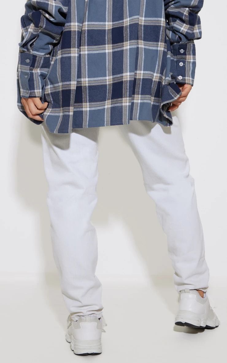 PRETTYLITTLETHING Bleach Wash Mom Jeans 4 PRETTYLITTLETHING Bleach Wash Mom Jeans - Image 4