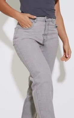 PRETTYLITTLETHING Grey Mom Jeans -Modern Wear Boutique d5a33e399e972d97ff1821128212f296fa9d38d0 cmy6465 4