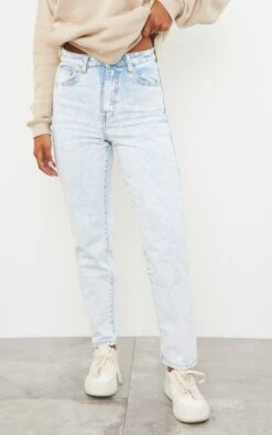 PRETTYLITTLETHING Light Wash Acid Mom Jeans -Modern Wear Boutique ddf1488f2ae51f0aed391616d0e69fd5fbbf8c83 cmg1821 2