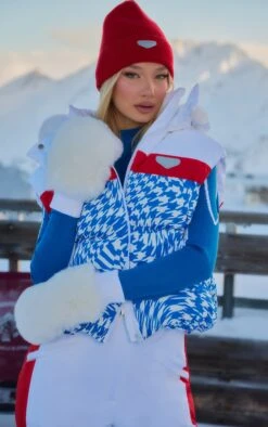 PRETTYLITTLETHING SKI Blue And White Faux Fur Dogtooth Hooded Gilet